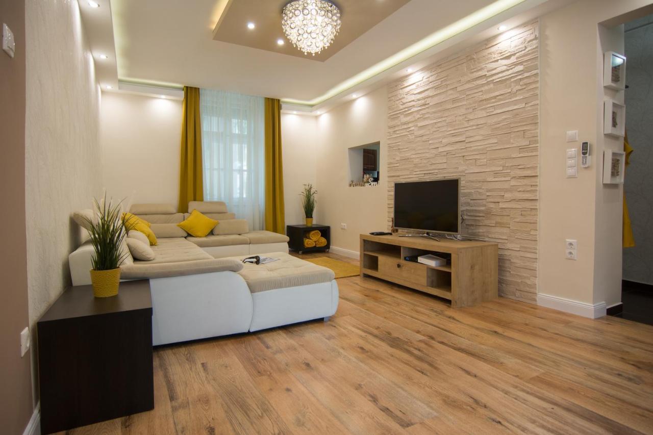 Cork Apartman Eger Luaran gambar